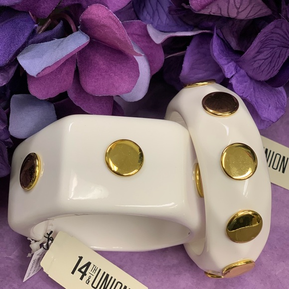 Large Geometric Bangle - Picture 4 of 4